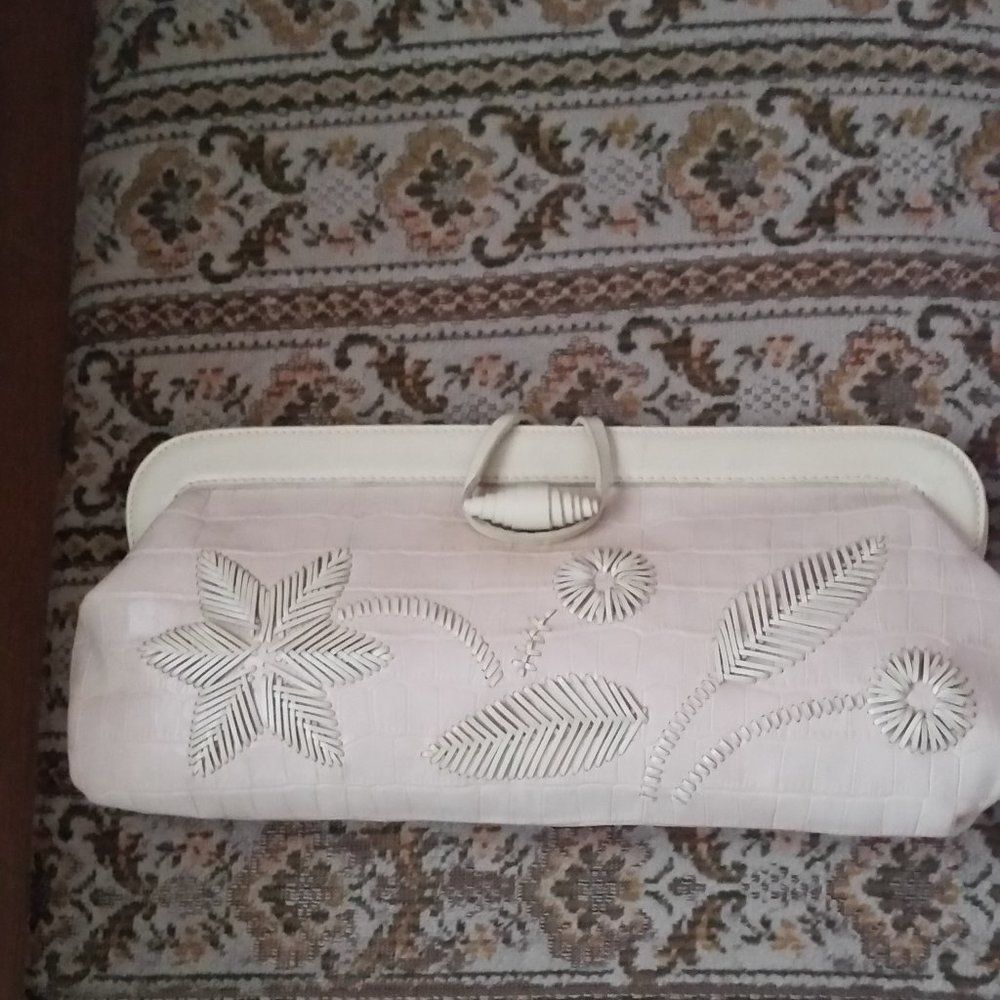 MAXX New York clutch